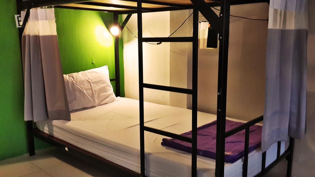 De Talak Hostel Банкок Екстериор снимка
