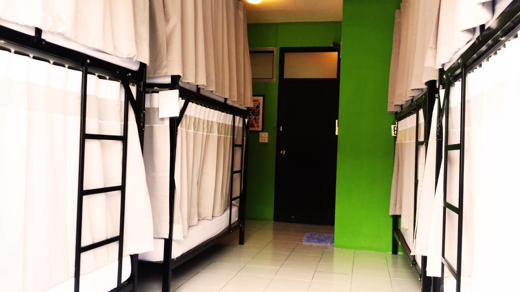 De Talak Hostel Банкок Екстериор снимка