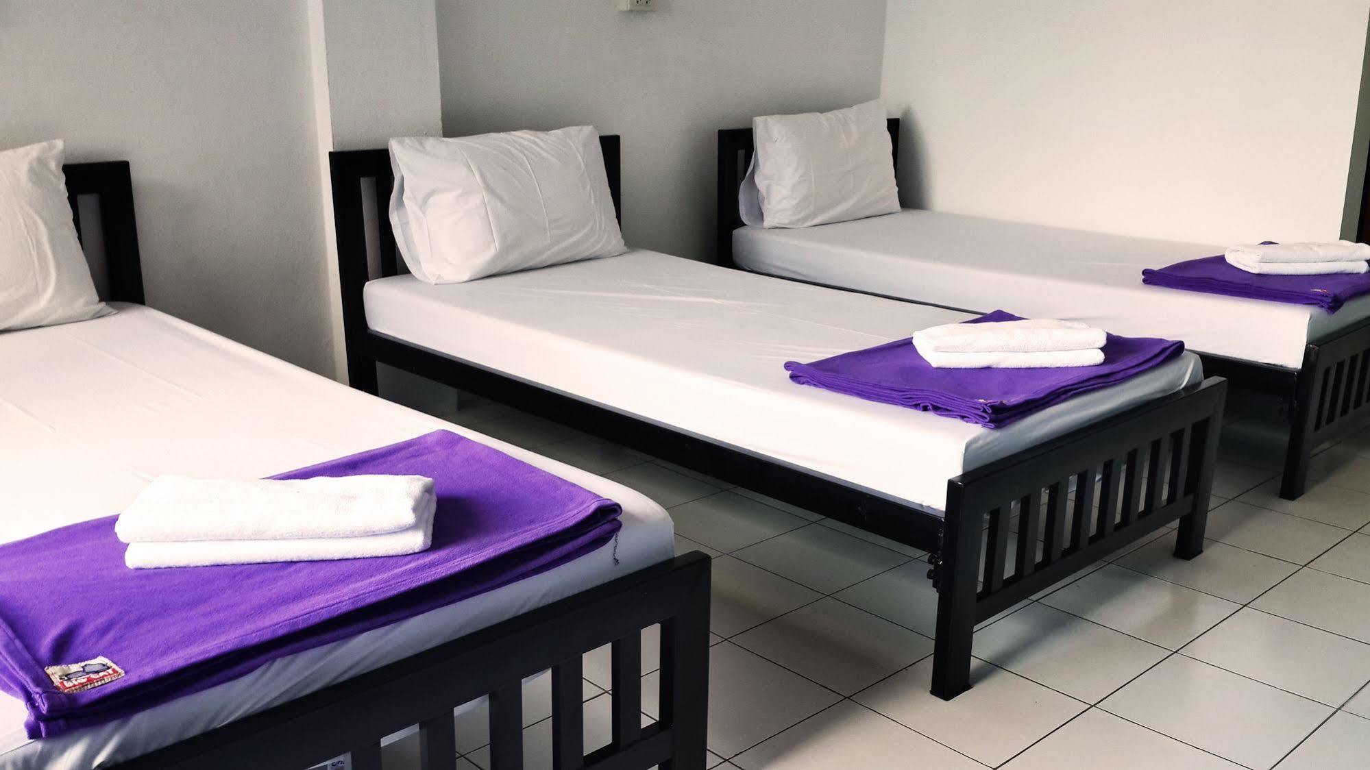 De Talak Hostel Банкок Екстериор снимка