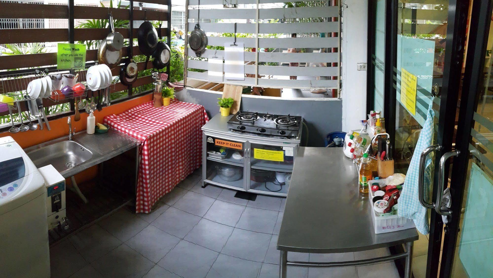 De Talak Hostel Банкок Екстериор снимка