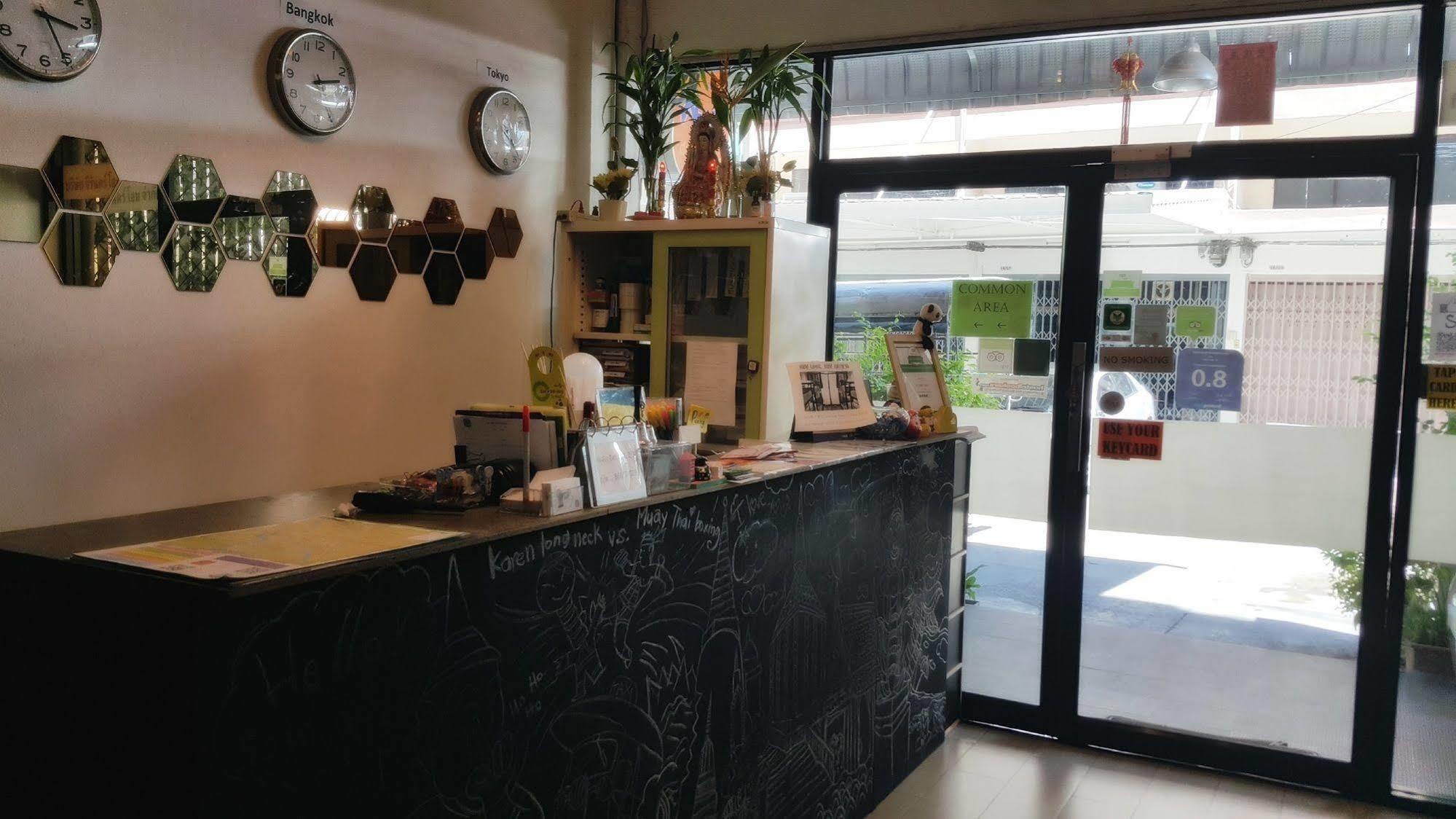 De Talak Hostel Банкок Екстериор снимка