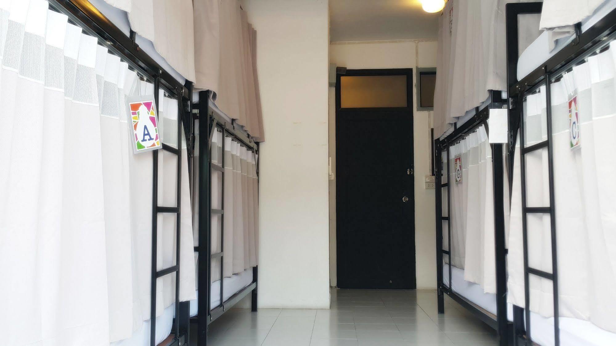 De Talak Hostel Банкок Екстериор снимка