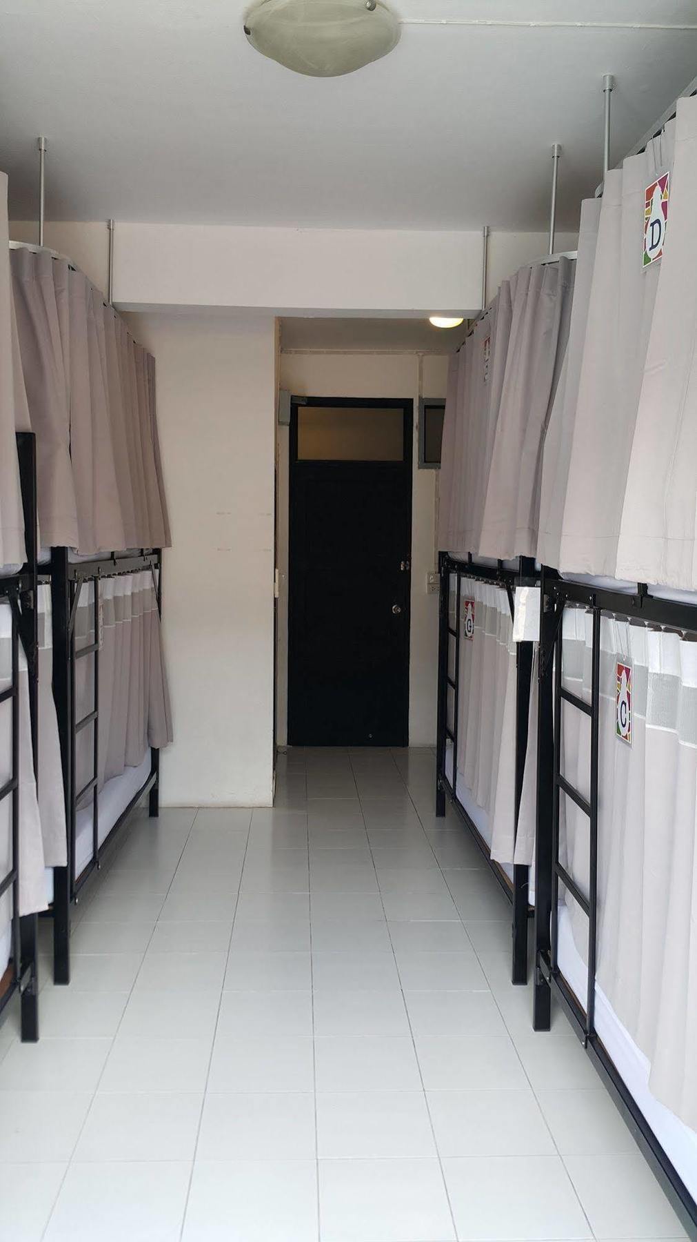 De Talak Hostel Банкок Екстериор снимка