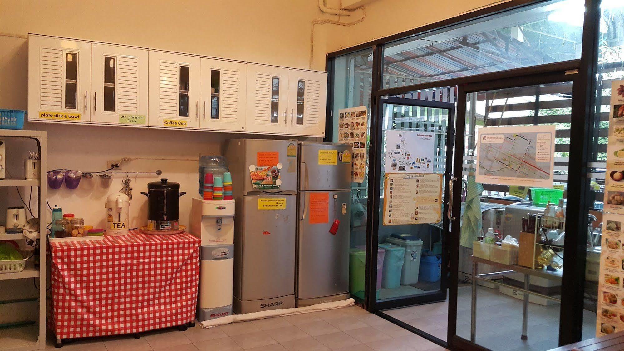 De Talak Hostel Банкок Екстериор снимка